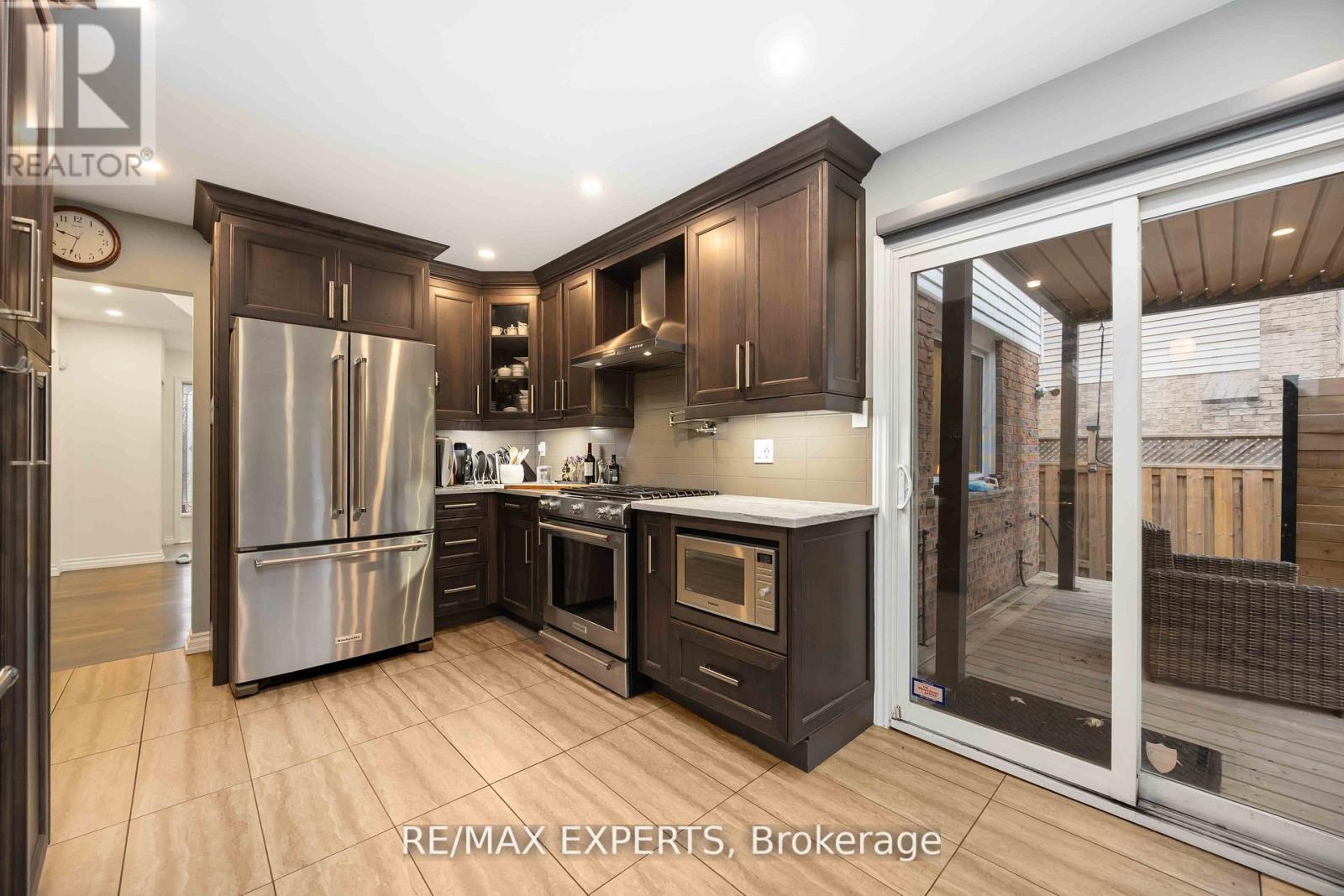 93 Stiver Drive, Newmarket, Ontario  L3Y 7W2 - Photo 9 - N12725210