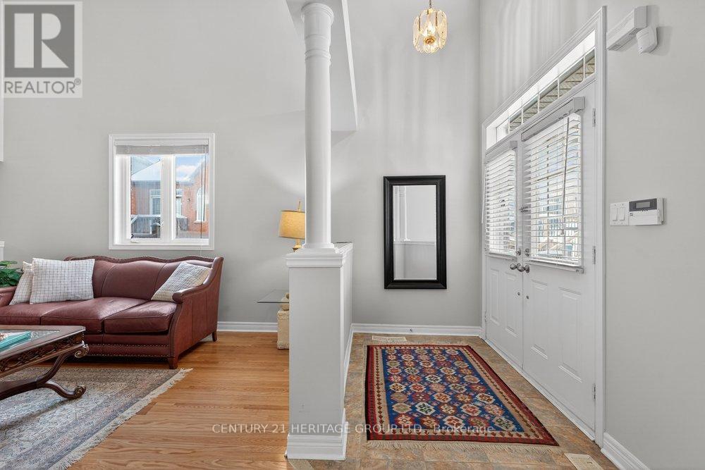 30 O'hara Crescent, Richmond Hill, Ontario  L4E 4L3 - Photo 2 - N12725228