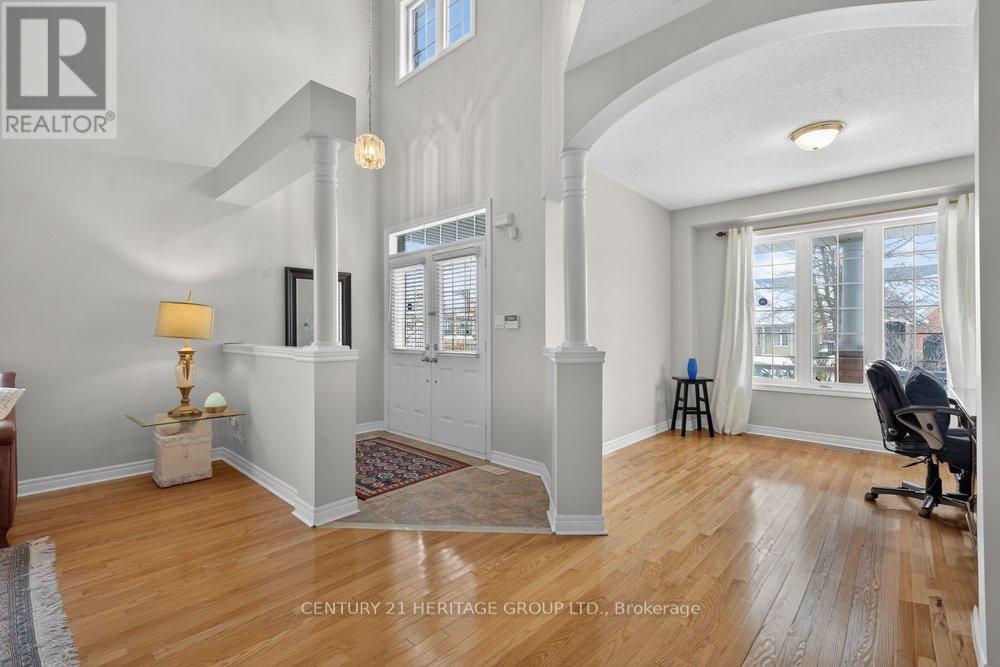 30 O'hara Crescent, Richmond Hill, Ontario  L4E 4L3 - Photo 3 - N12725228