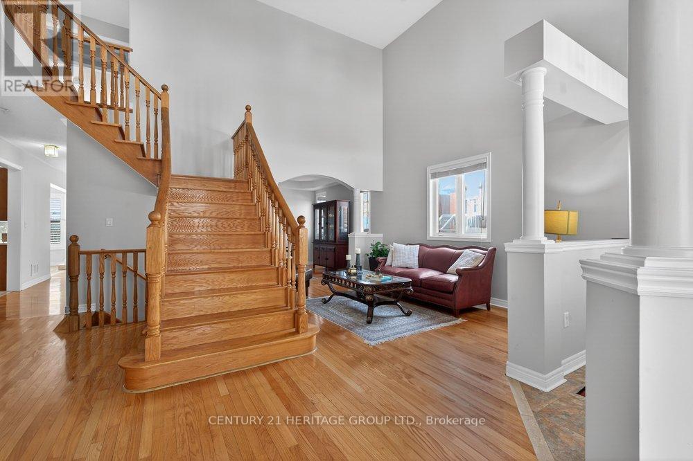 30 O'hara Crescent, Richmond Hill, Ontario  L4E 4L3 - Photo 5 - N12725228