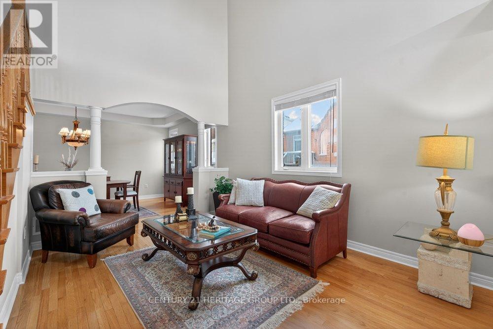 30 O'hara Crescent, Richmond Hill, Ontario  L4E 4L3 - Photo 6 - N12725228