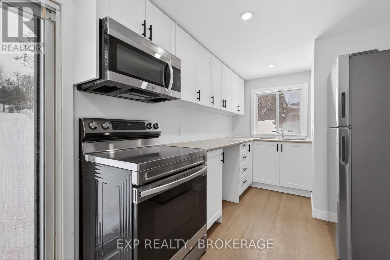 6402 Perth Road, Frontenac, Ontario  K0H 2L0 - Photo 15 - X12665150