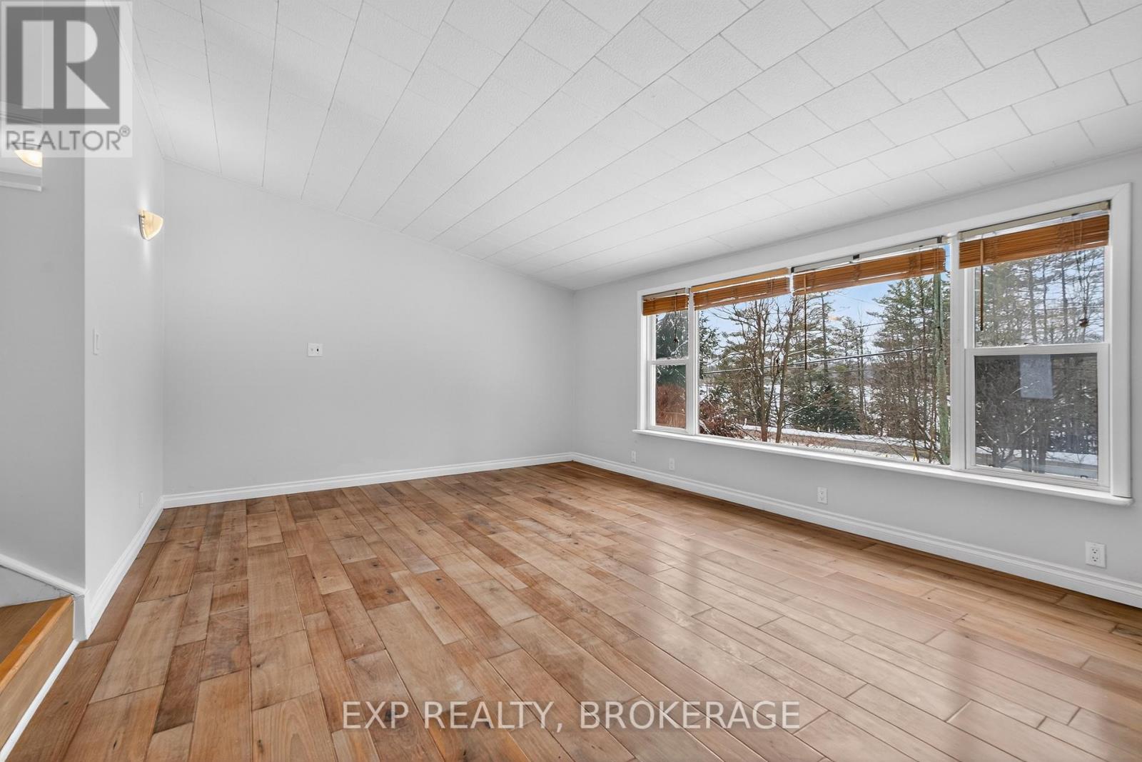 6402 Perth Road, Frontenac, Ontario  K0H 2L0 - Photo 9 - X12665150