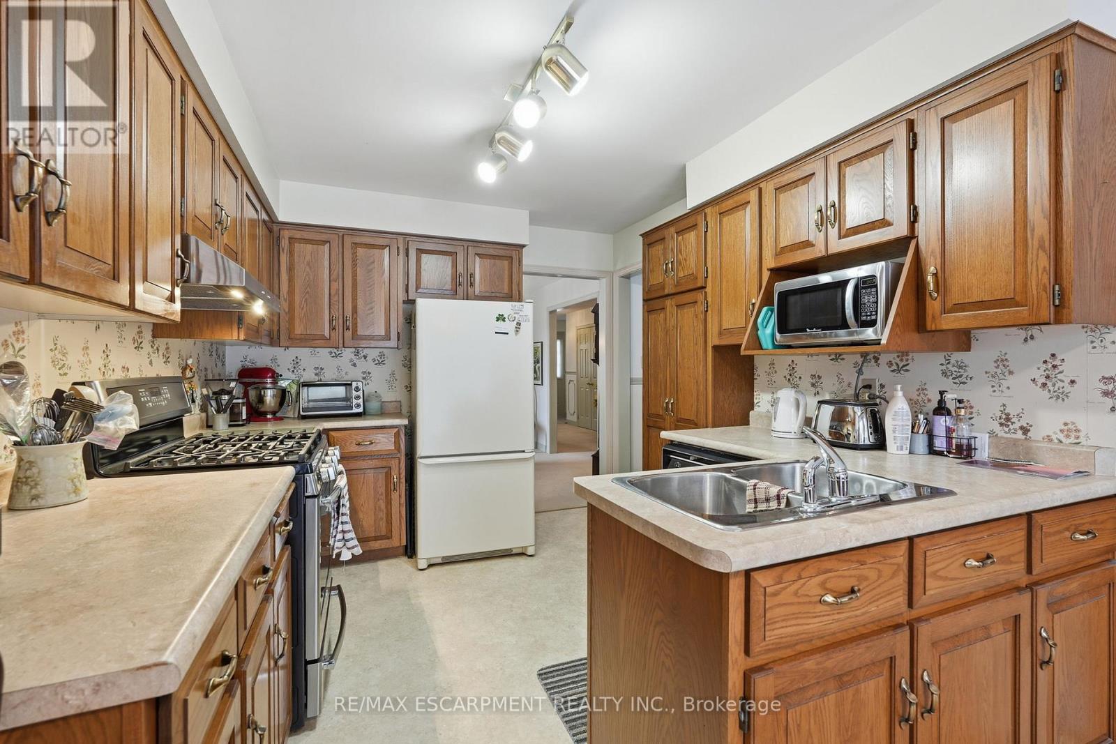 2320 Homer Drive, Burlington, Ontario  L7P 4V4 - Photo 15 - W12725224