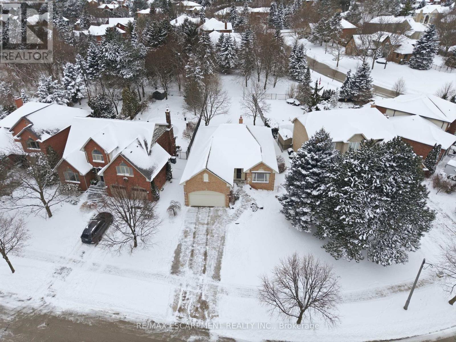 2320 Homer Drive, Burlington, Ontario  L7P 4V4 - Photo 2 - W12725224