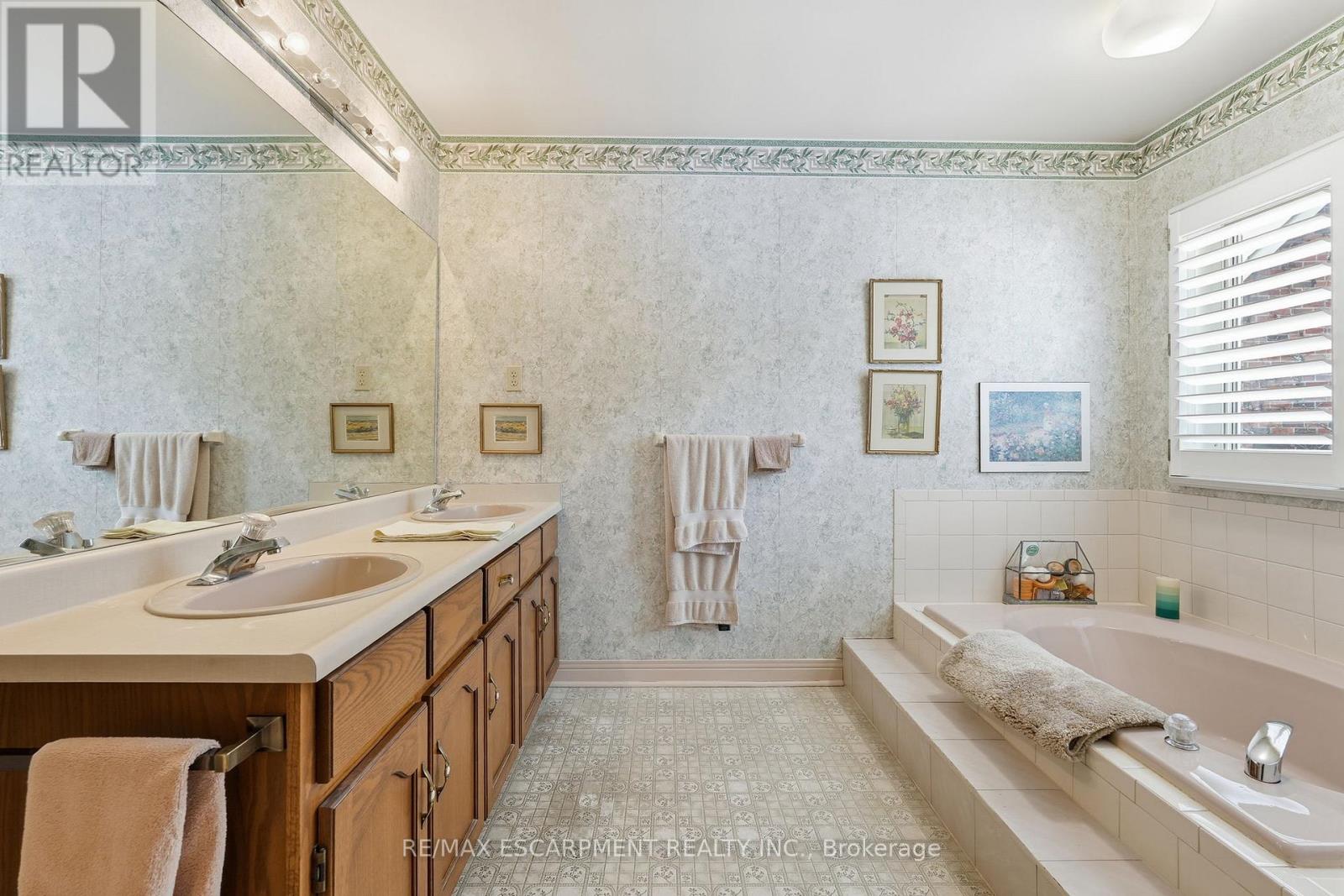 2320 Homer Drive, Burlington, Ontario  L7P 4V4 - Photo 24 - W12725224