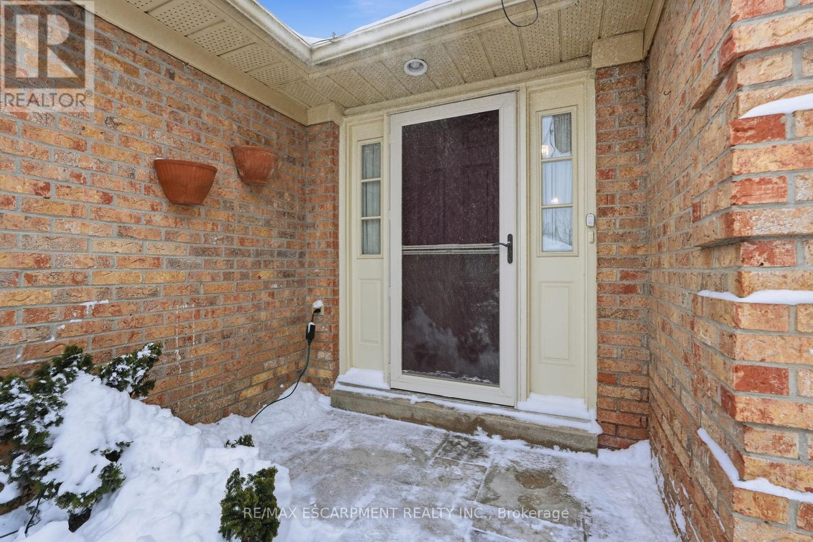 2320 Homer Drive, Burlington, Ontario  L7P 4V4 - Photo 3 - W12725224