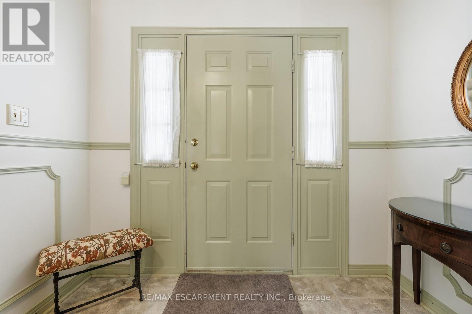 2320 Homer Drive, Burlington, Ontario  L7P 4V4 - Photo 4 - W12725224