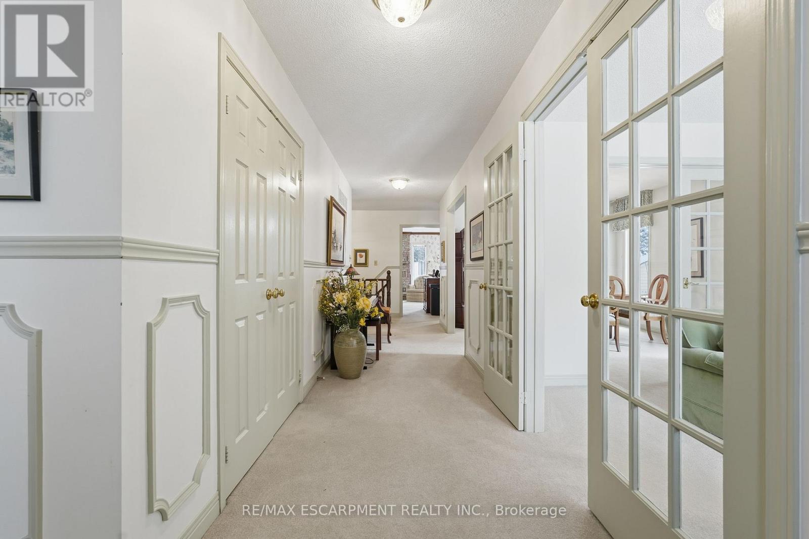 2320 Homer Drive, Burlington, Ontario  L7P 4V4 - Photo 5 - W12725224