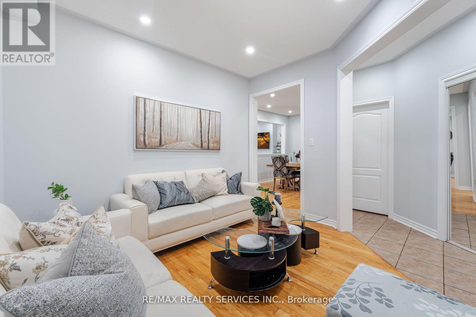 27 Hardgate Crescent, Brampton, Ontario  L7A 3V7 - Photo 8 - W12725246