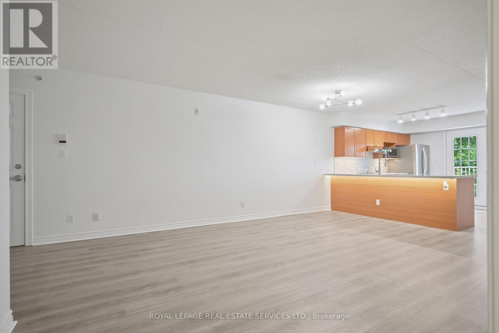 207 - 1450 Bishops Gate, Oakville, Ontario  L6M 4N1 - Photo 6 - W12725266