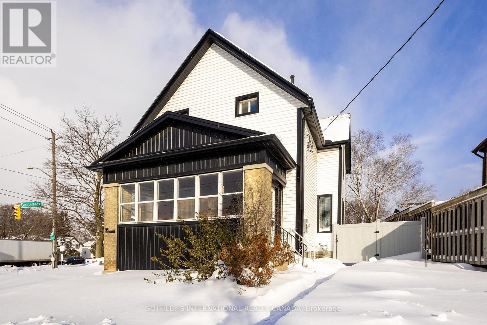 64 LANCASTER ESTATES W, Kitchener, Ontario