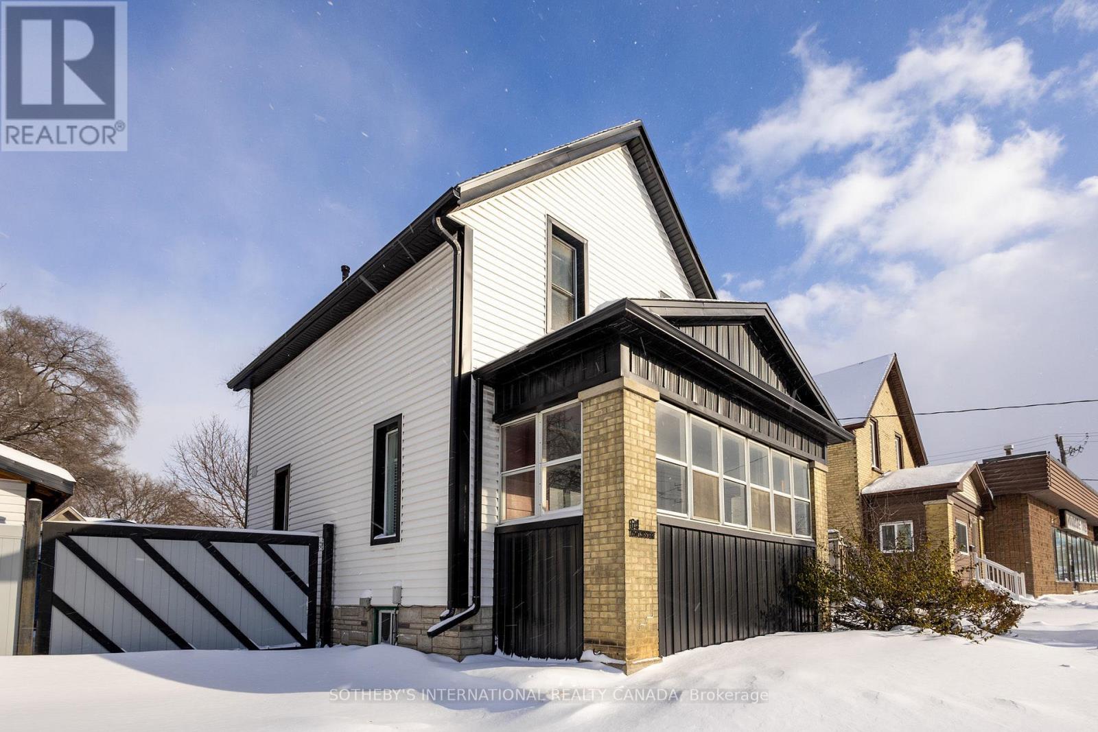 64 Lancaster Estates W, Kitchener, Ontario  N2H 4T2 - Photo 2 - X12725194