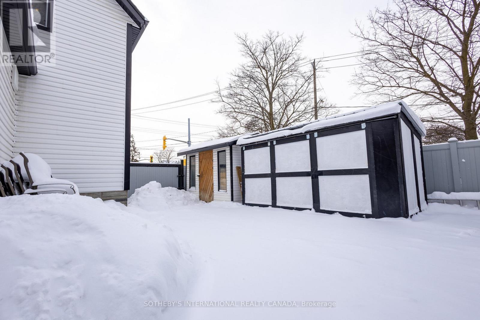 64 Lancaster Estates W, Kitchener, Ontario  N2H 4T2 - Photo 28 - X12725194