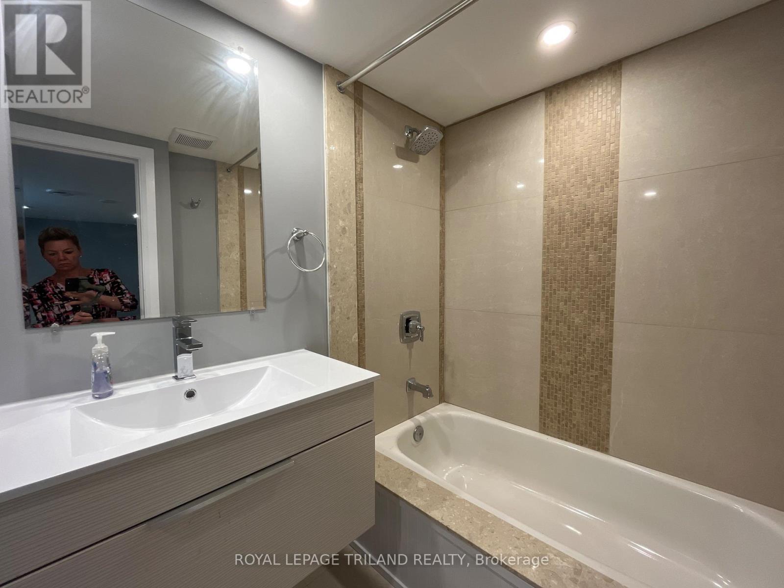 Lower - 527 Hale Street, London East, Ontario  N5W 1G9 - Photo 8 - X12725474