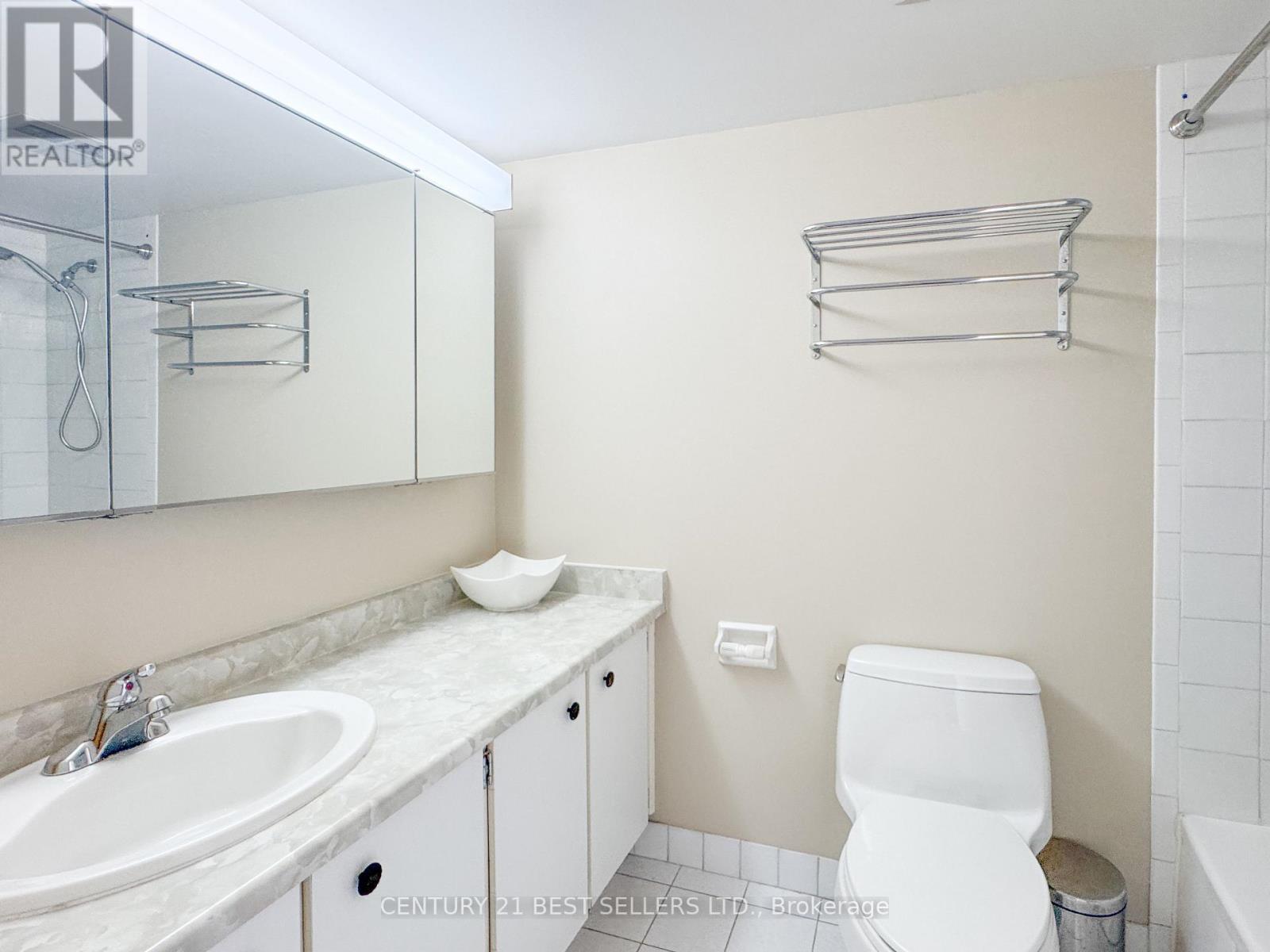 1803 - 3650 Kaneff Crescent, Mississauga, Ontario  L5A 4A1 - Photo 10 - W12416499