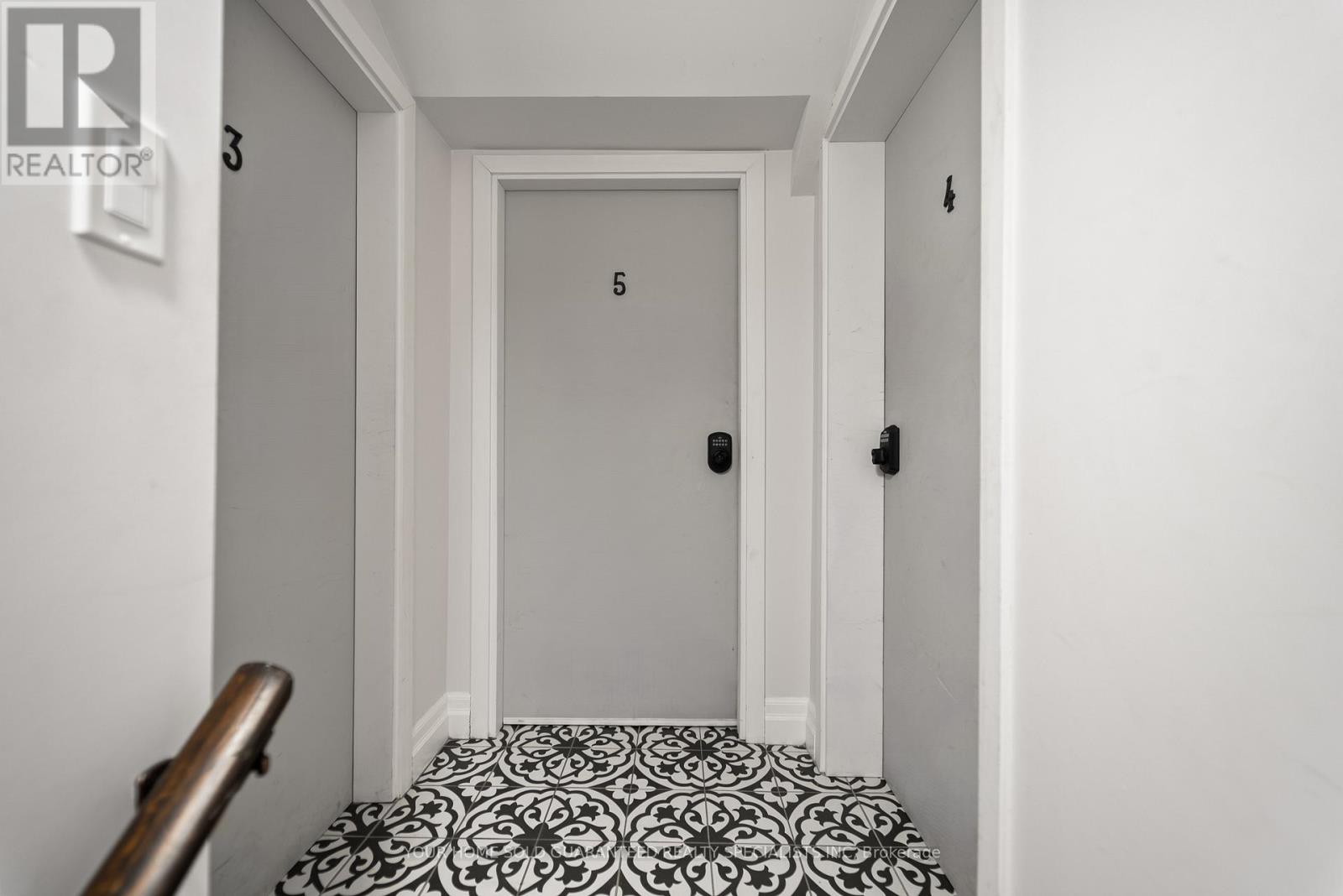 2014 Edinburg Drive, Burlington, Ontario  L7R 2C9 - Photo 16 - W12723608