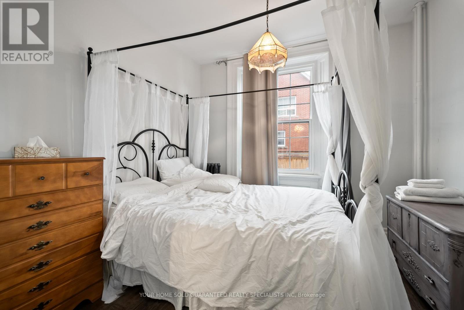 2014 Edinburg Drive, Burlington, Ontario  L7R 2C9 - Photo 7 - W12723608