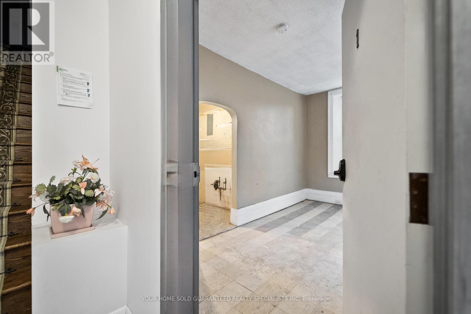 2014 Edinburg Drive, Burlington, Ontario  L7R 2C9 - Photo 9 - W12723608