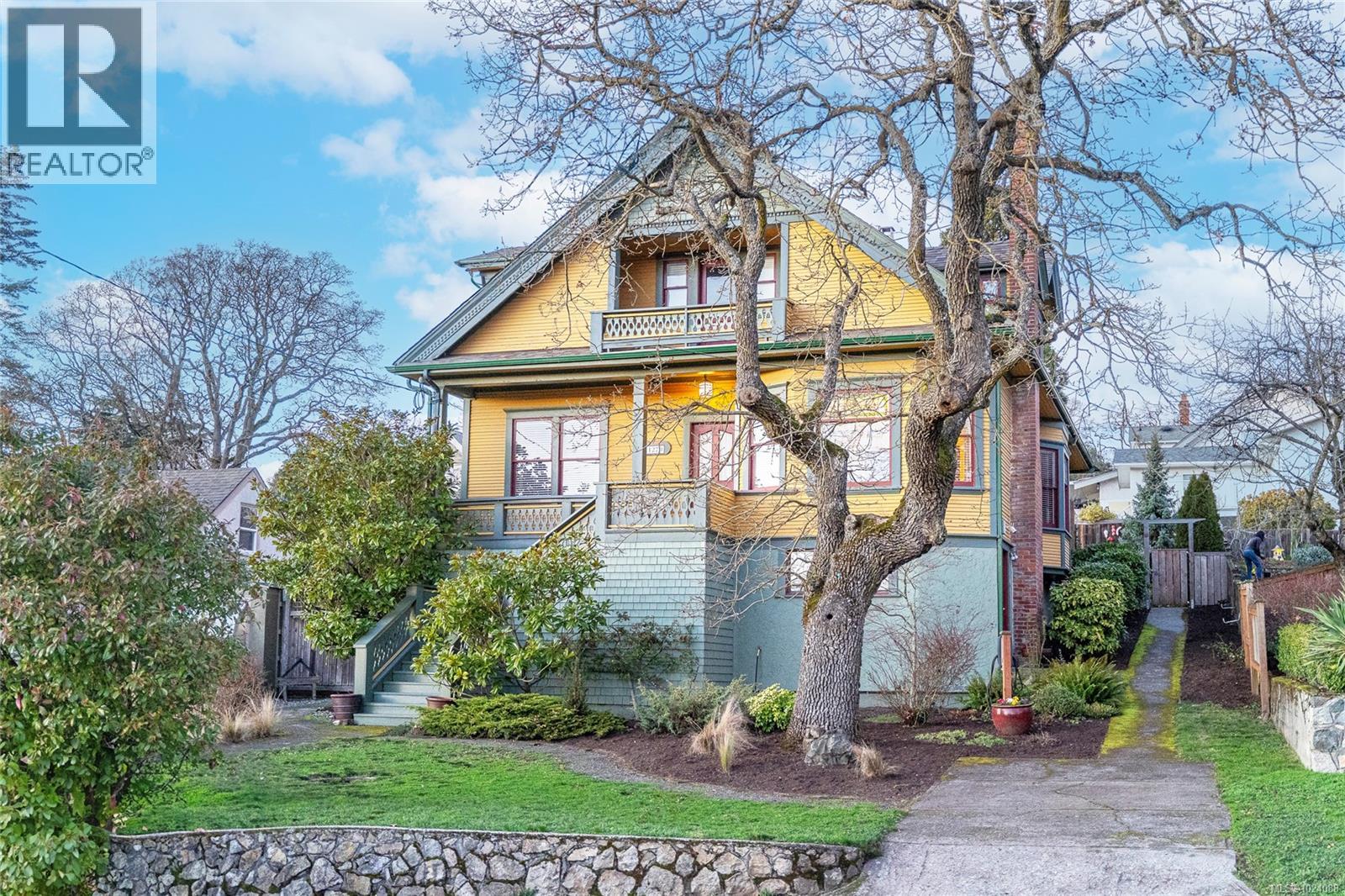 1270 Vista Hts, Victoria, British Columbia  V8T 2H8 - Photo 1 - 1024088