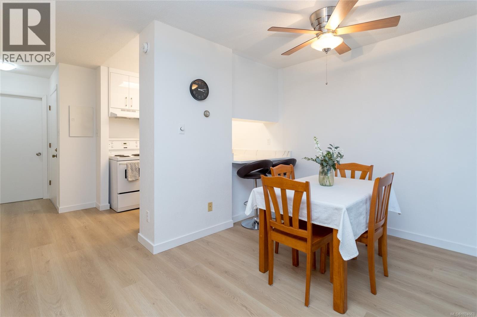 311 2022 Foul Bay Rd, Victoria, British Columbia  V8R 5A9 - Photo 13 - 1024063