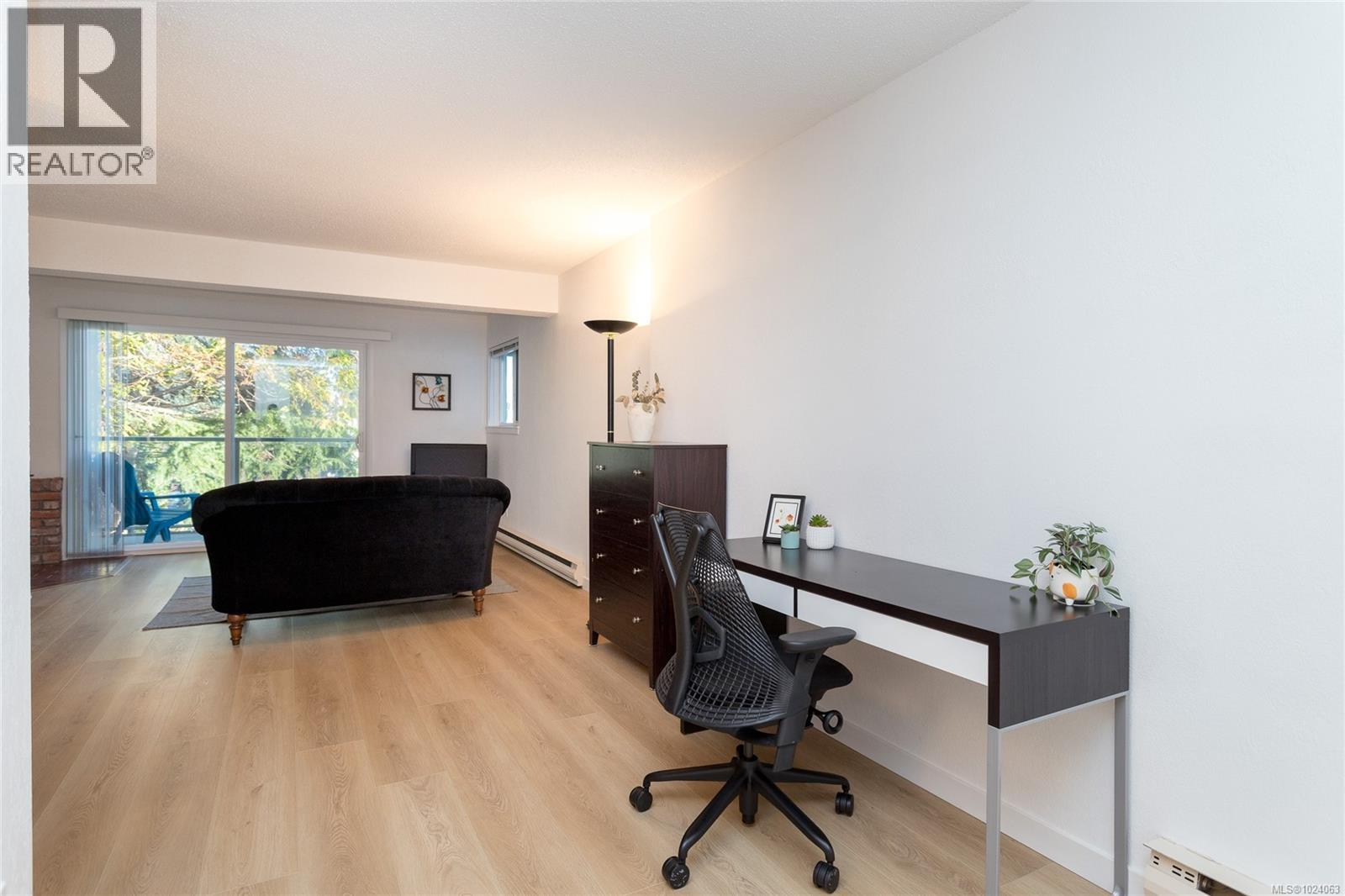 311 2022 Foul Bay Rd, Victoria, British Columbia  V8R 5A9 - Photo 17 - 1024063