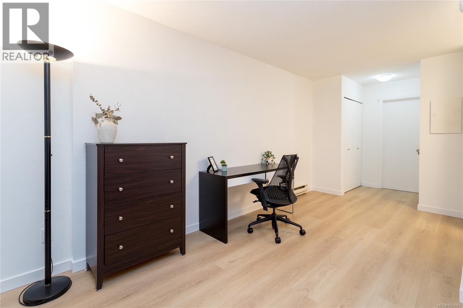 311 2022 Foul Bay Rd, Victoria, British Columbia  V8R 5A9 - Photo 18 - 1024063