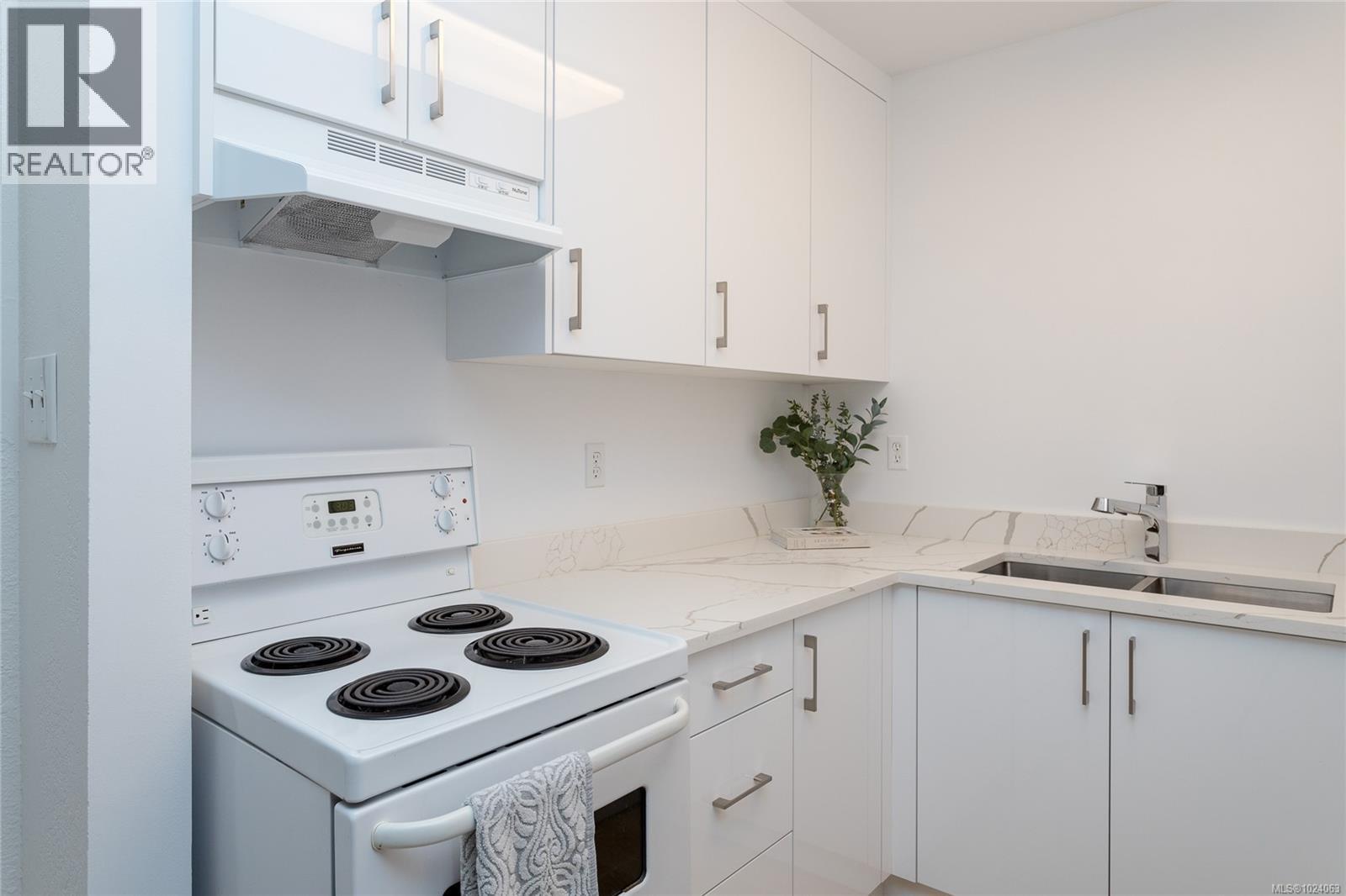 311 2022 Foul Bay Rd, Victoria, British Columbia  V8R 5A9 - Photo 26 - 1024063