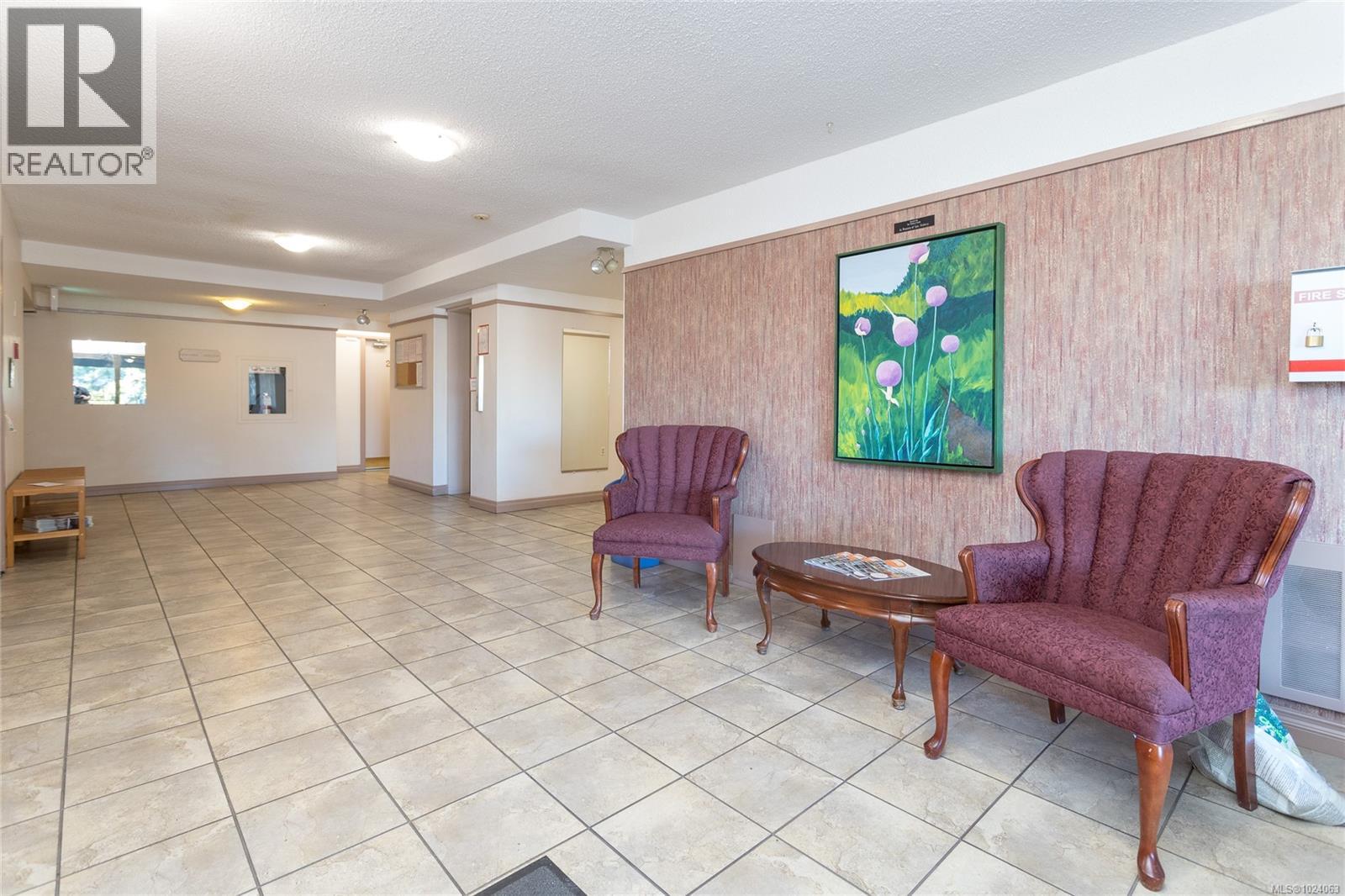 311 2022 Foul Bay Rd, Victoria, British Columbia  V8R 5A9 - Photo 7 - 1024063