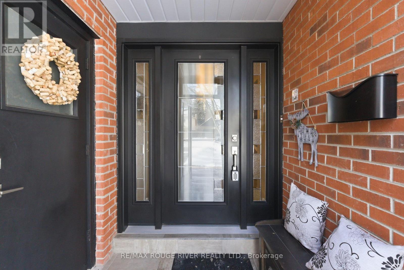 158 Pringle Drive, Whitby, Ontario  L1N 6K5 - Photo 2 - E12725382