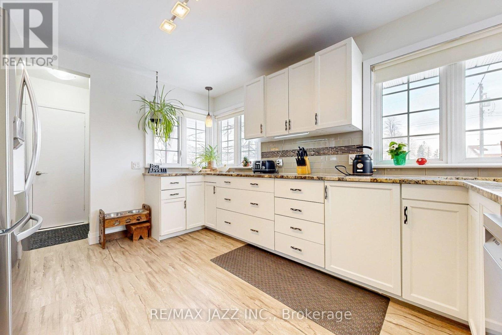 579 Bond Street E, Oshawa, Ontario L1G 1C3 - Photo 16 - E12725404