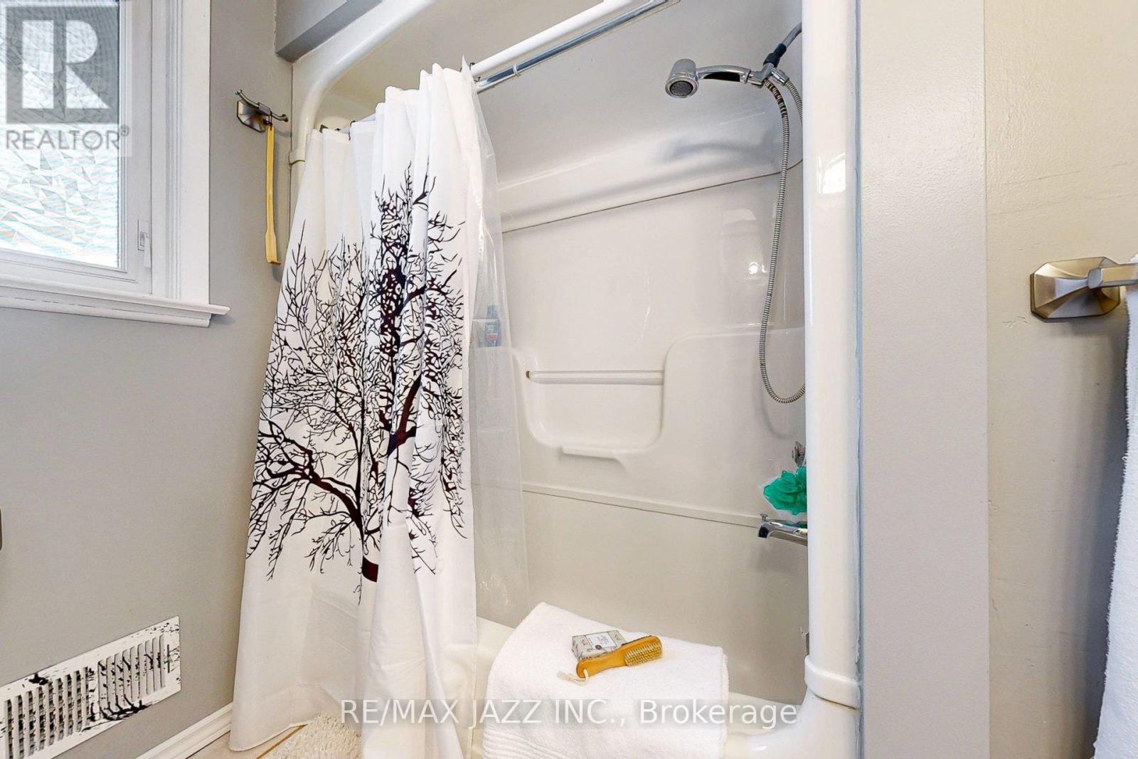 579 Bond Street E, Oshawa, Ontario L1G 1C3 - Photo 18 - E12725404