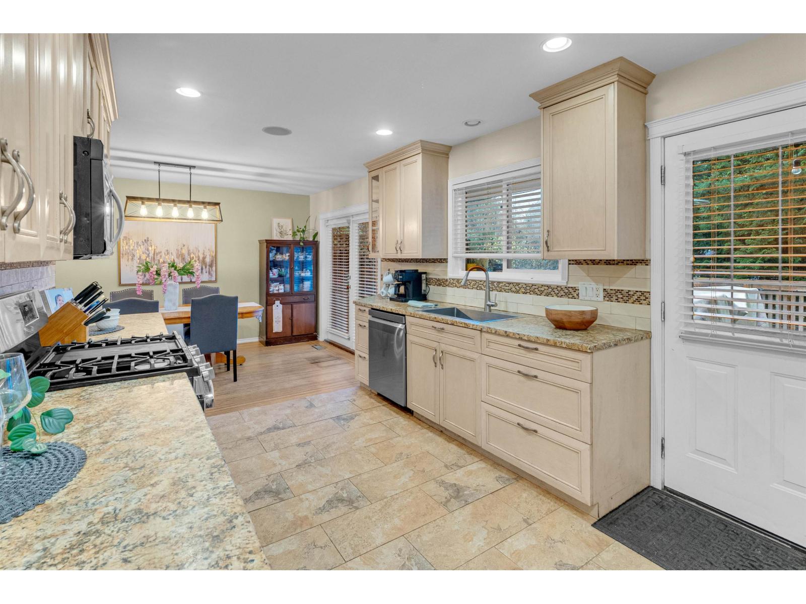 10957 Jay Crescent, Surrey, British Columbia  V3R 5B3 - Photo 9 - R3080695