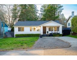 1561 CHESTNUT STREET, White Rock, British Columbia