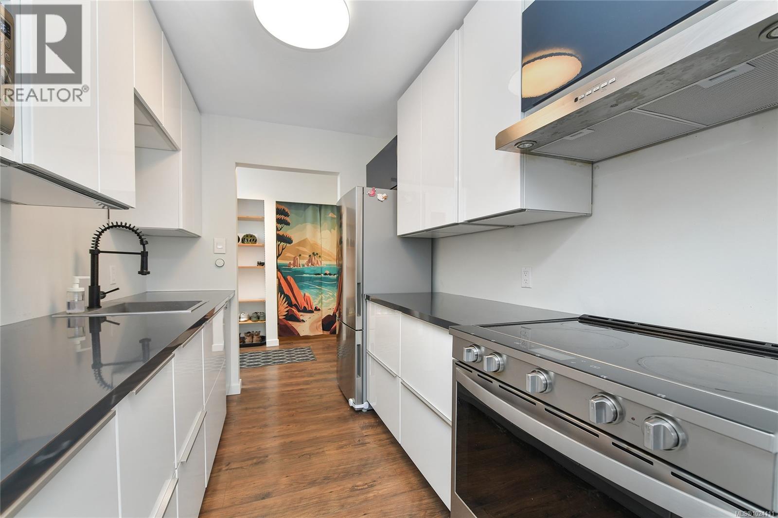 208 955 Dingley Dell, Esquimalt, British Columbia  V9A 5R6 - Photo 4 - 1024111