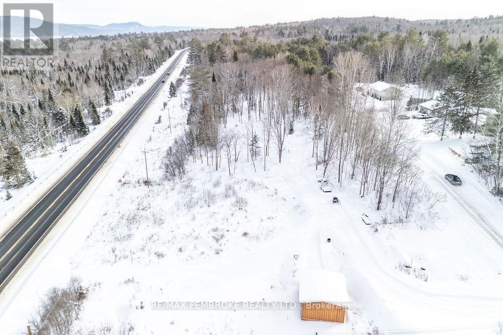 88 Lance Road, Laurentian Hills, Ontario K0J 1P0 - Photo 10 - X12725442