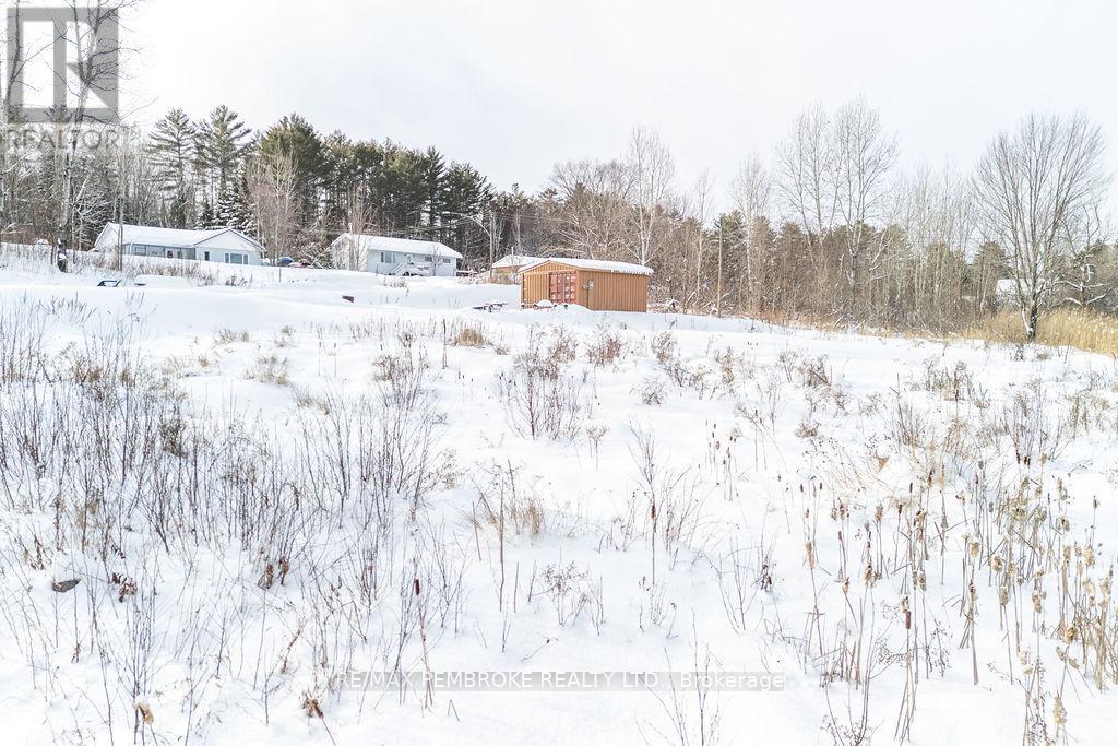 88 Lance Road, Laurentian Hills, Ontario K0J 1P0 - Photo 13 - X12725442