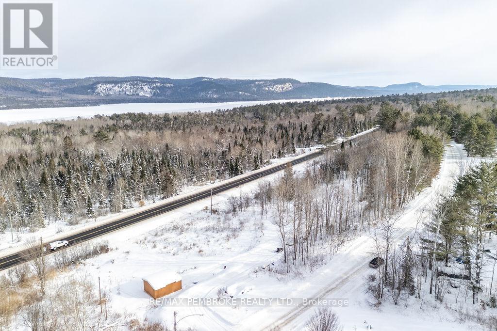 88 Lance Road, Laurentian Hills, Ontario K0J 1P0 - Photo 14 - X12725442