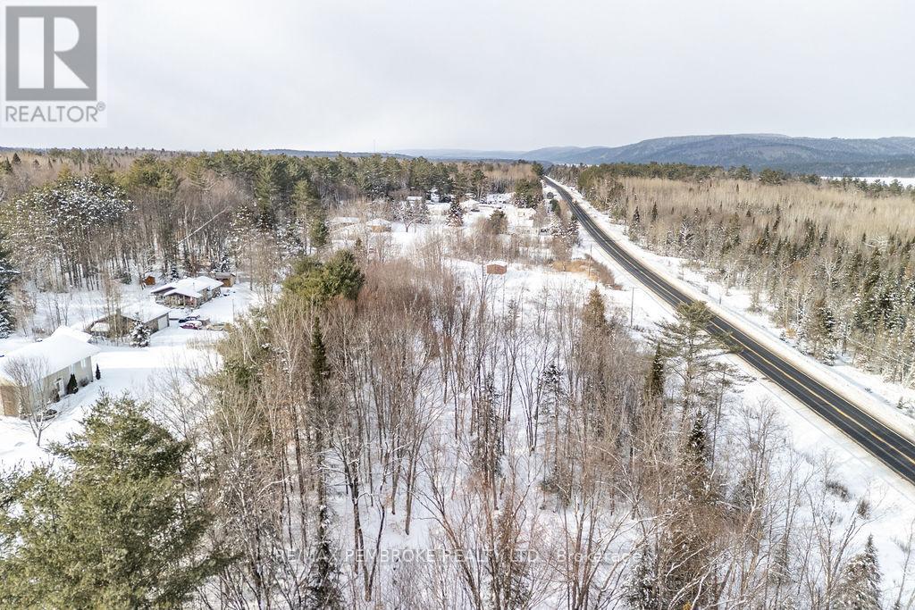 88 Lance Road, Laurentian Hills, Ontario K0J 1P0 - Photo 16 - X12725442