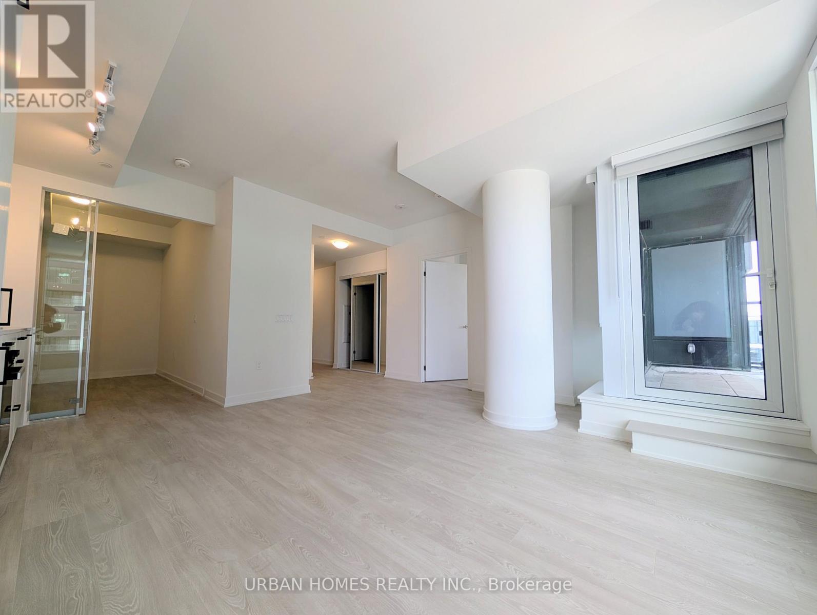 801 - 1 Quarrington Lane, Toronto, Ontario  M3C 0S4 - Photo 3 - C12725508