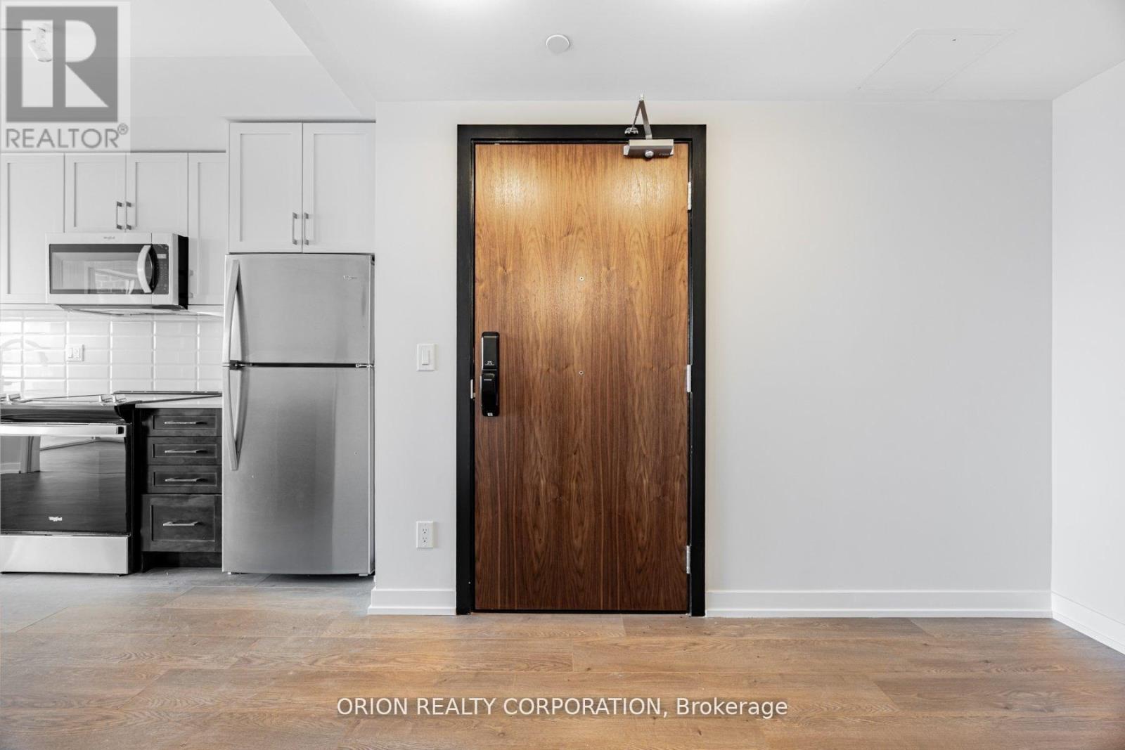 221 - 201 Brock Street S, Whitby, Ontario  L1N 4K2 - Photo 2 - E12725426