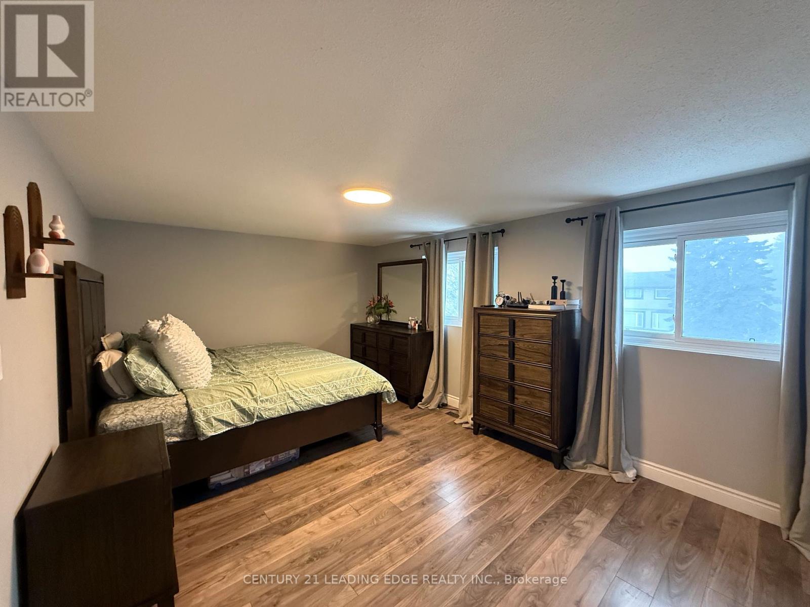 Upper - 998 Southgate Drive, Oshawa, Ontario  L1H 8A1 - Photo 10 - E12725446