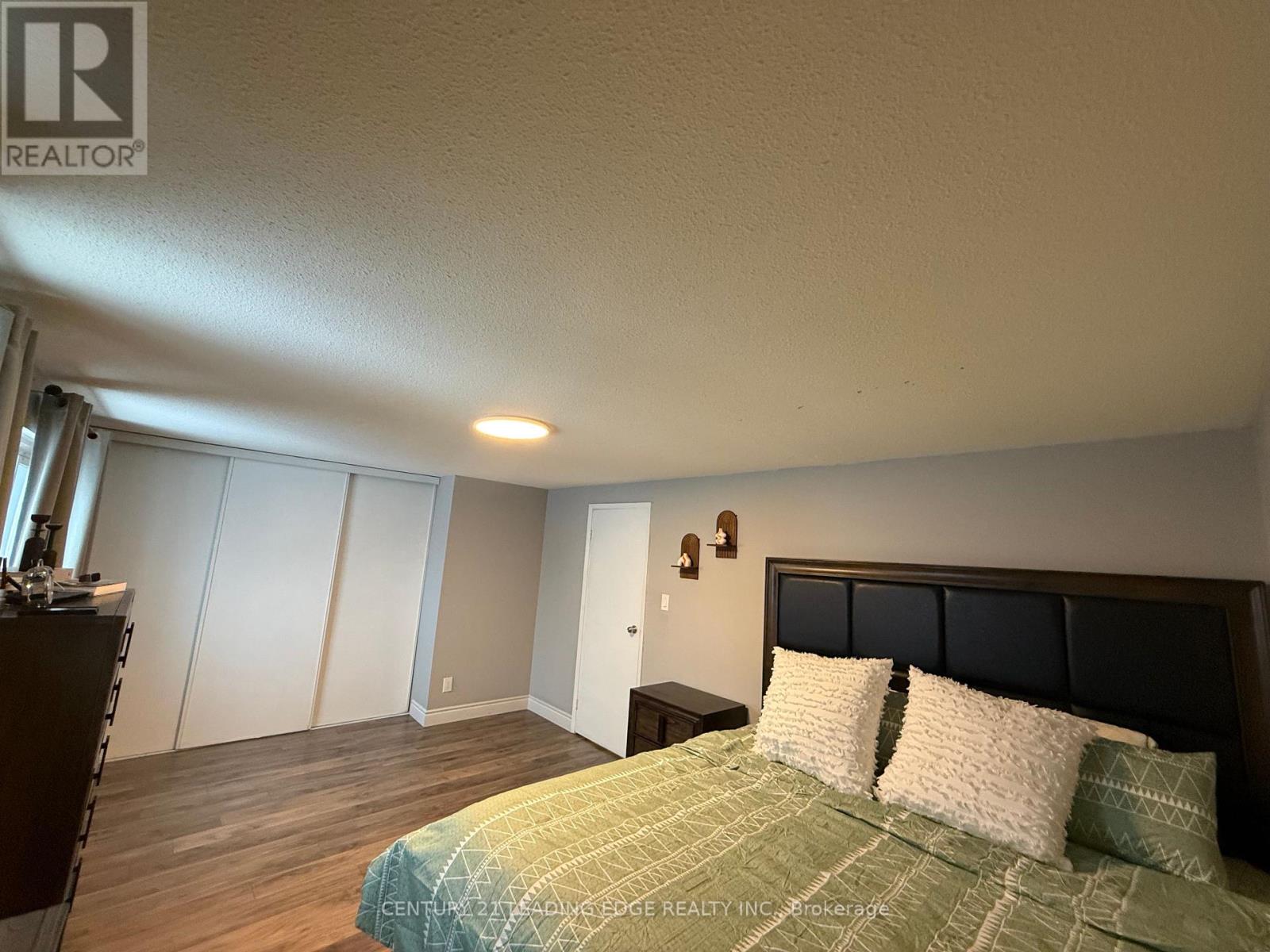 Upper - 998 Southgate Drive, Oshawa, Ontario  L1H 8A1 - Photo 11 - E12725446