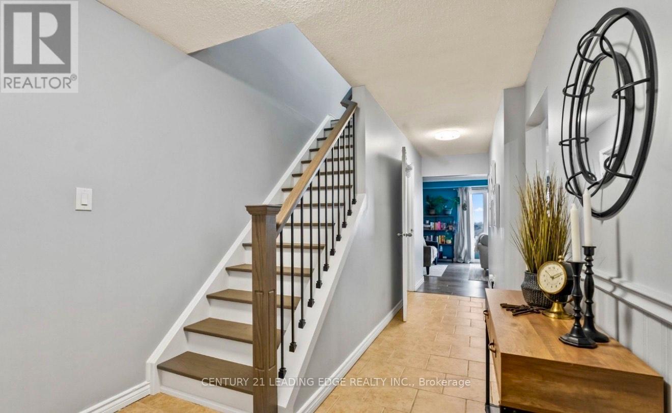 Upper - 998 Southgate Drive, Oshawa, Ontario  L1H 8A1 - Photo 2 - E12725446