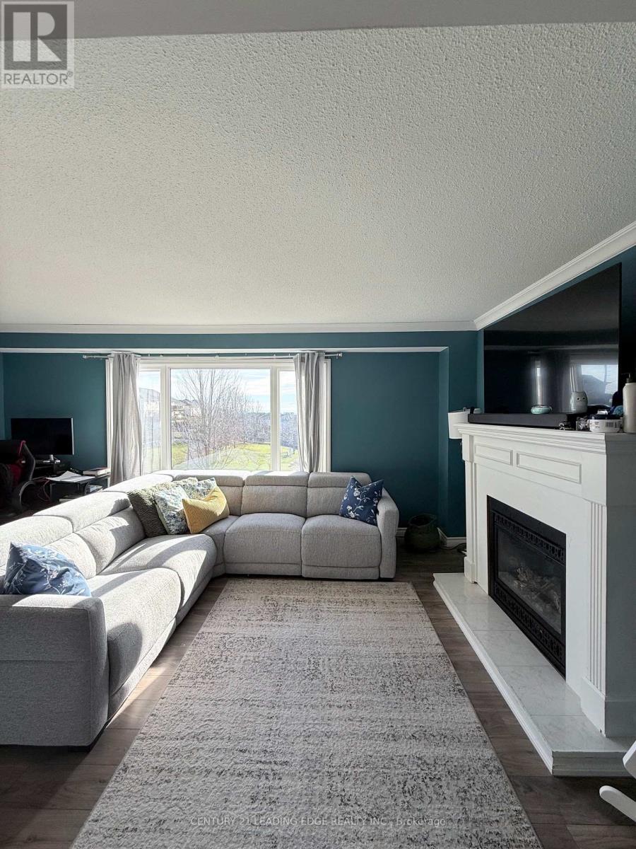 Upper - 998 Southgate Drive, Oshawa, Ontario  L1H 8A1 - Photo 3 - E12725446