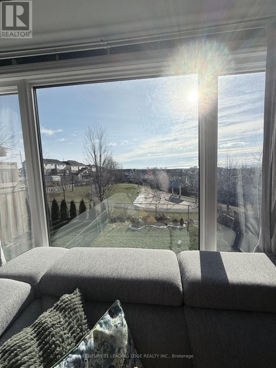 Upper - 998 Southgate Drive, Oshawa, Ontario  L1H 8A1 - Photo 4 - E12725446