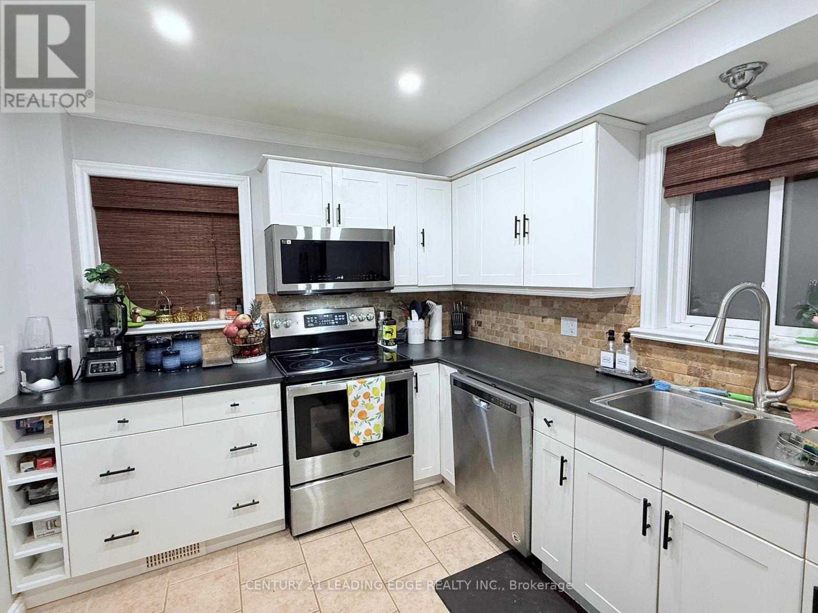 Upper - 998 Southgate Drive, Oshawa, Ontario  L1H 8A1 - Photo 6 - E12725446