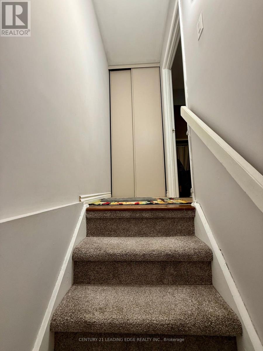 Upper - 998 Southgate Drive, Oshawa, Ontario  L1H 8A1 - Photo 7 - E12725446