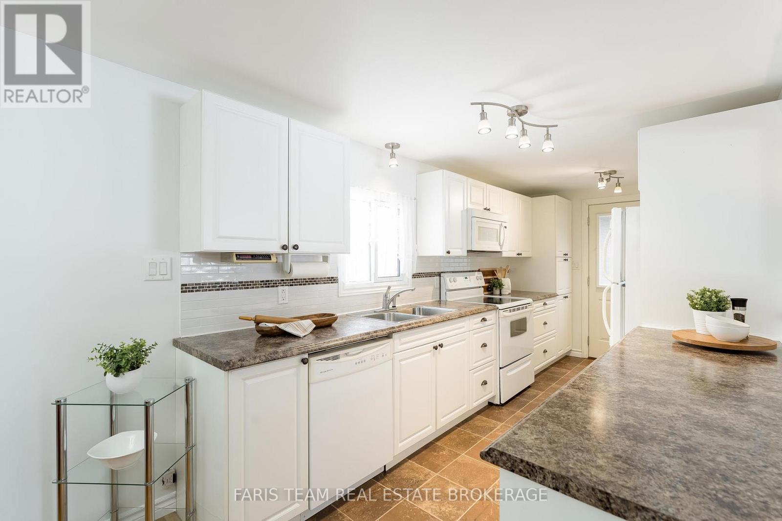 25 Recreation Drive, Innisfil, Ontario  L9S 1N5 - Photo 4 - N12725438