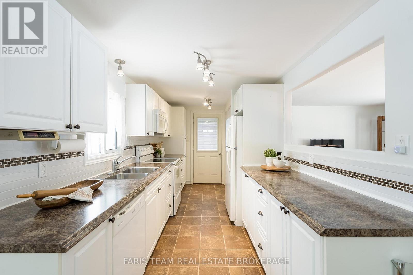 25 Recreation Drive, Innisfil, Ontario  L9S 1N5 - Photo 5 - N12725438